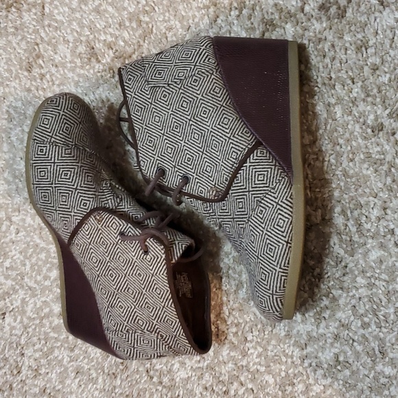 TOMS Brown Wedge Lace Up Bootie - Picture 4 of 8